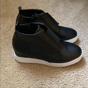 Black heeled sneakers!